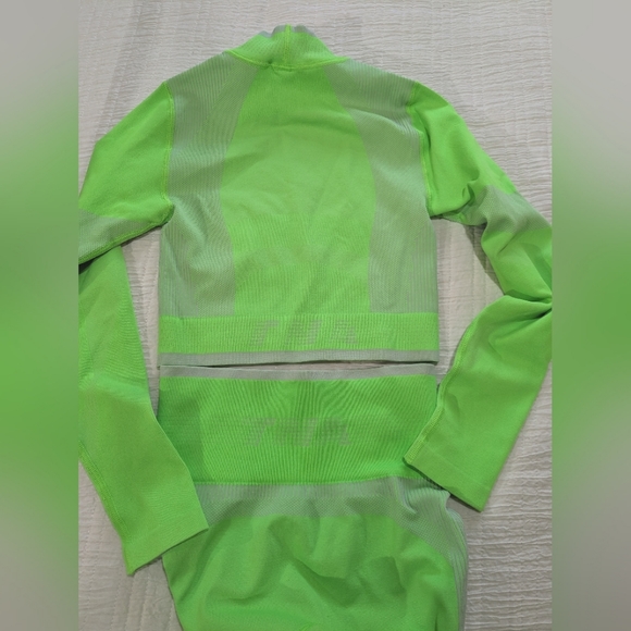 TNA 'Ventura - Neon Paradise' Top & Leggings - Picture 4 of 6